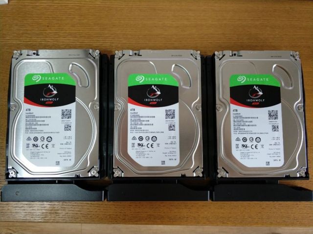 希捷酷狼4T*3，做了一个Raid5